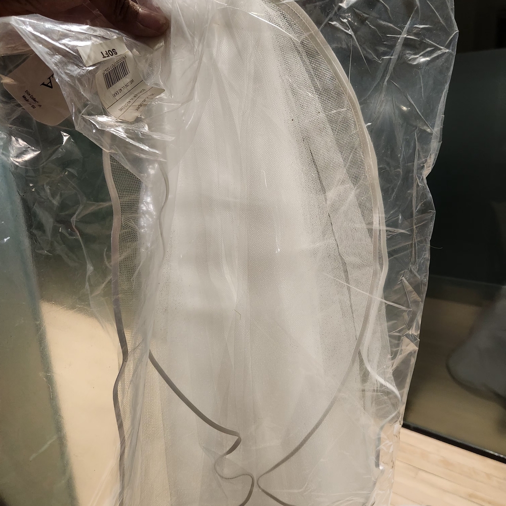 Chic White Wedding Veil